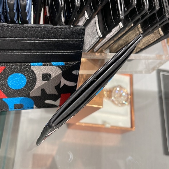 MICHAEL KORS MENS Cooper BLACK MLTI Graphic Logo Tall Card Case
BLACK MULTI - Picture 15 of 16